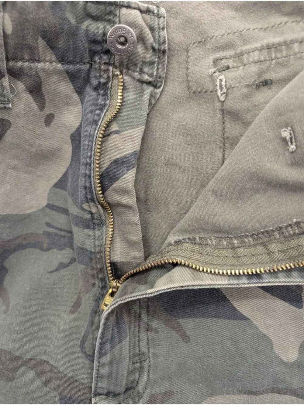 Wrangler Cargo Shorts Mens 46 Green Camo Relaxed Fit 10 Inseam Outdoor Casual